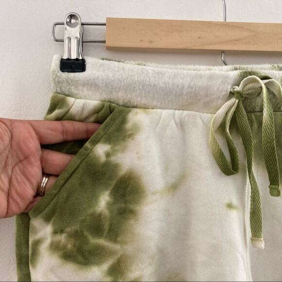 Free People Kelly Washed Tie Dye Set Sweatshirt Shorts Army Green Women's XS NWT - Picture 8 of 14